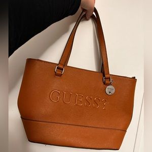 GUESS women's bag. It looks really like new.